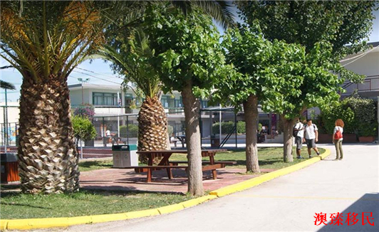 拜伦学院.jpg 拜伦学院.jpg
